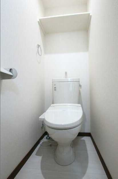 ファーストインプレス　ネット無料　駅近　オートロックのトイレ