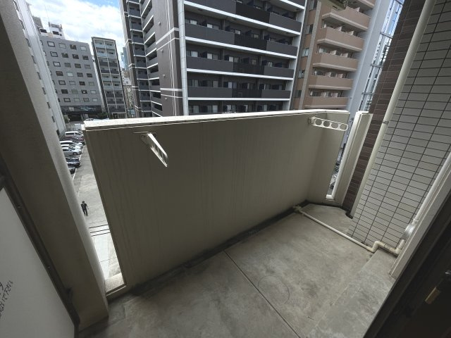 バルコニーからの眺めを楽しみながら食事をしませんか