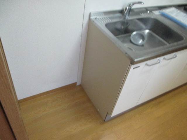 冷蔵庫スペースもキッチン横に確保