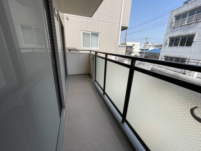 外からの目が気にならないバルコニーで洗濯物が干せます