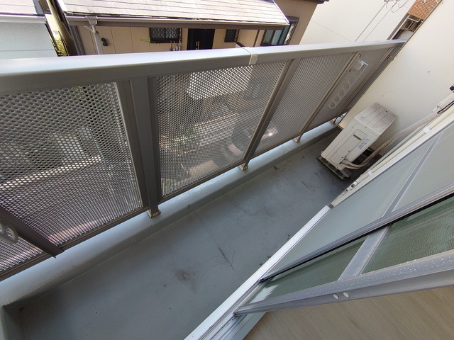 広々とした明るいバルコニーです。