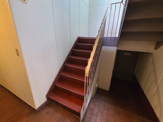 建物の階段です
