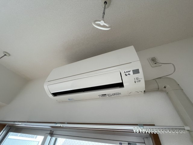 年中快適に過ごせるエアコン付きです