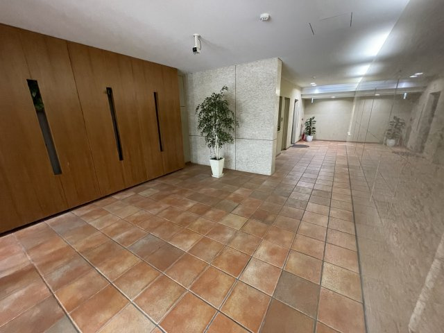 清潔感があり、明るいロビーです