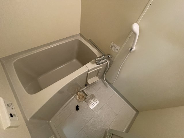 浴槽付きなので疲れた身体をゆっくり癒せそうですね