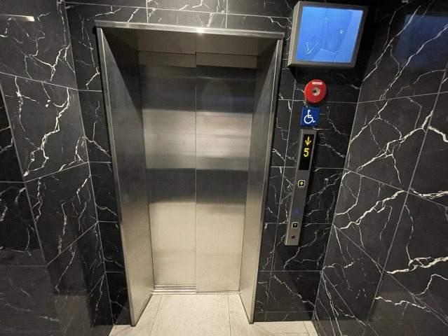 防犯モニター付きエレベーターです。