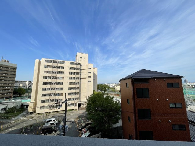 ５階のバルコニーからの眺めです。
