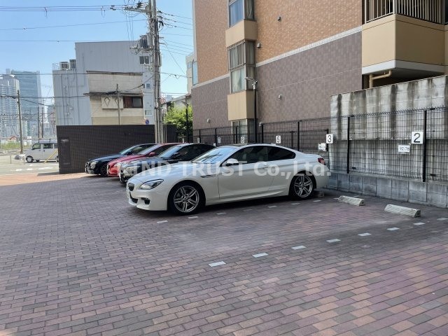 NORTH VILLAGE壱番館の駐車場|駐車場に車を止められます