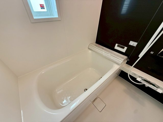 クレイドルガーデン南城市玉城前川 第3・５号棟の浴室|浴室換気暖房乾燥機付きユニットバス／浴室に窓