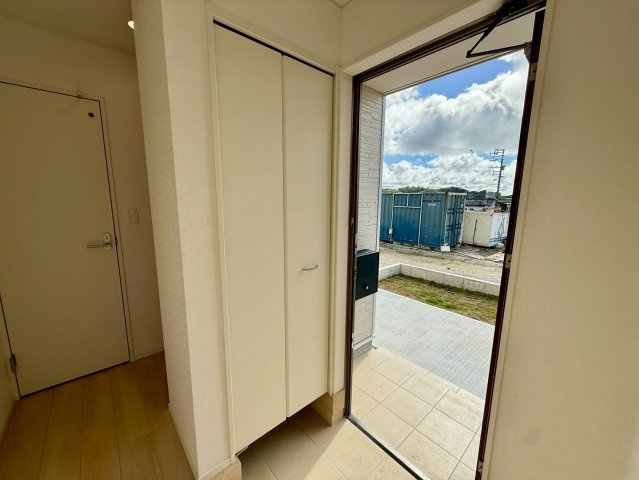 クレイドルガーデン南城市玉城前川 第3・５号棟のその他|可動式棚付きで収納力抜群のシューズクローゼット