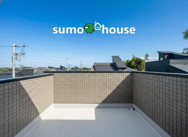 デザイナーズ新築分譲住宅！全23棟　泉区新橋町　残り4棟！のバルコニー|自分だけの青空リビング！開放感あふれるルーフバルコニー付きの物件です。特別な毎日を、ルーフバルコニーのある暮らしで始めてみませんか？