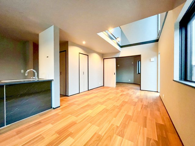 デザイナーズ新築分譲住宅！全23棟　泉区新橋町　残り4棟！の居間・リビング|オープンでのびやかな空間を生み出す、こだわりの「広がり」と「ゆとり」。家族と過ごす時間を大切にした住空間。