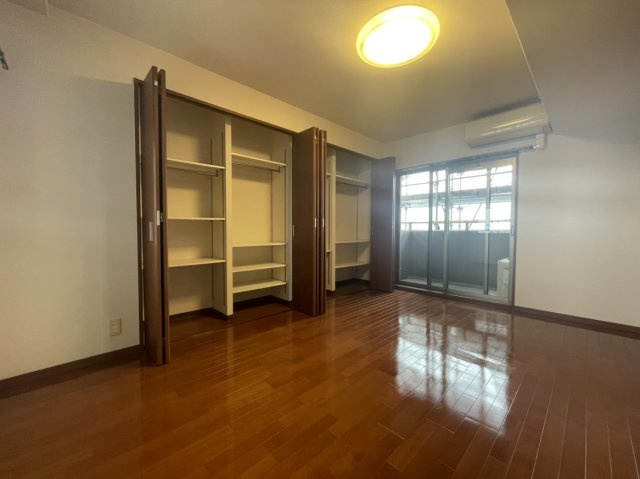 ロイヤルガーデン蓮池公園の洋室