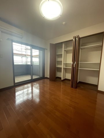 ロイヤルガーデン蓮池公園の洋室