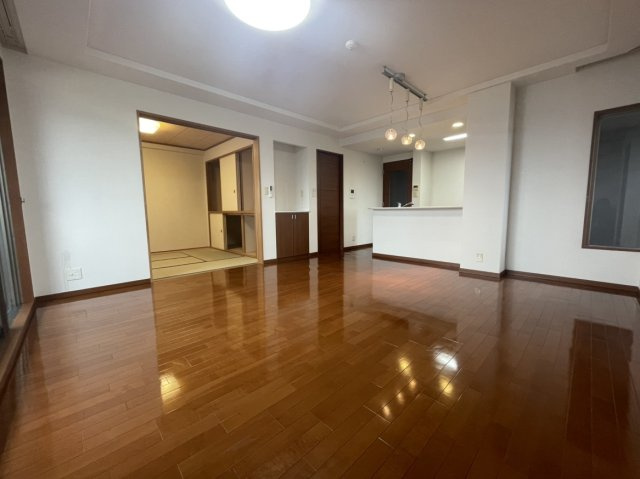 ロイヤルガーデン蓮池公園の居間・リビング