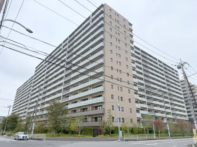 ウエリス八千代村上の独立洗面台|洗面台/3面鏡で身支度に便利です！