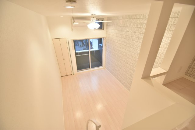 大阪市城東区鴫野西２丁目のアパートのエントランス