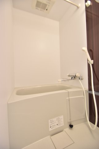 大阪市城東区鴫野西２丁目のアパートの浴室