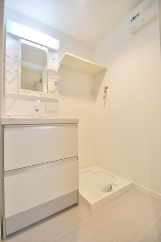 大阪市城東区鴫野西２丁目のアパートの独立洗面台