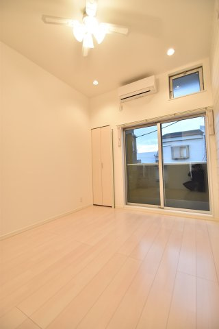 大阪市城東区鴫野西２丁目のアパートの洋室