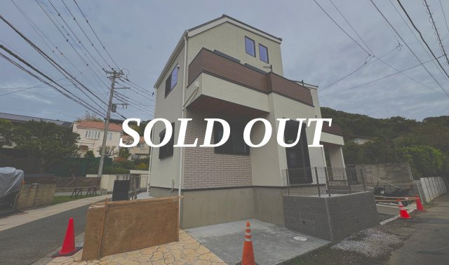 SKY LIVING HOUSE― 湘南の風薫る旧別荘地で、陽だまりと暮らす ―