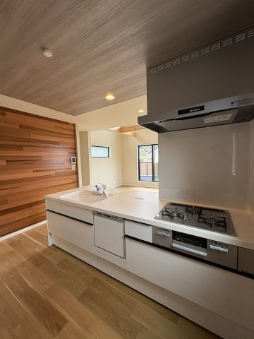 SKY LIVING HOUSE― 湘南の風薫る旧別荘地で、陽だまりと暮らす ―のキッチン