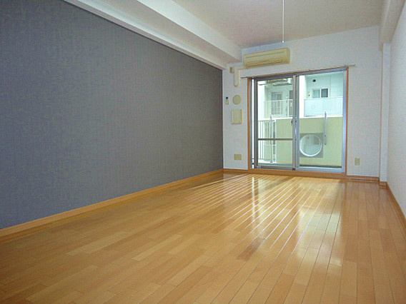 レジディア三宮東の洋室