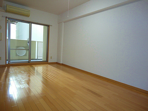 レジディア三宮東の洋室