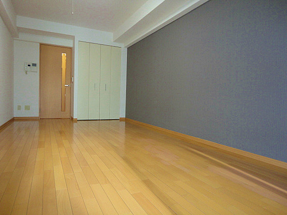 レジディア三宮東の洋室