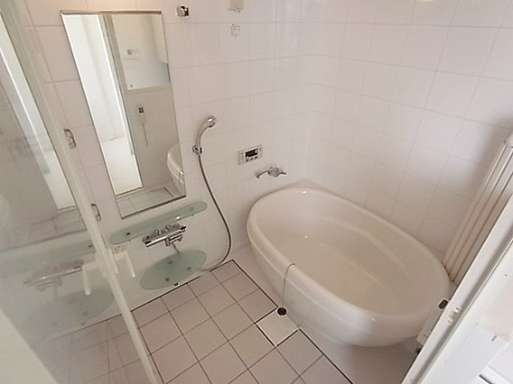 レジディア神戸元町通の浴室