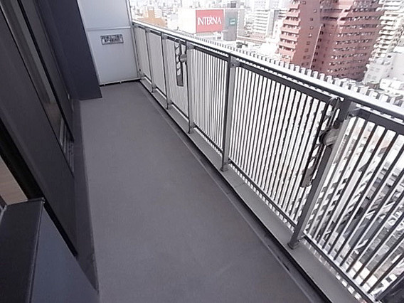 レジディア神戸元町通のバルコニー