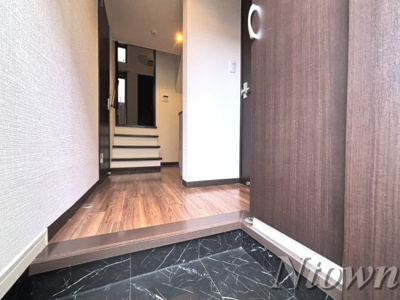 【玄関】 | Creo栄生壱番館 | 落ち着いた玄関です