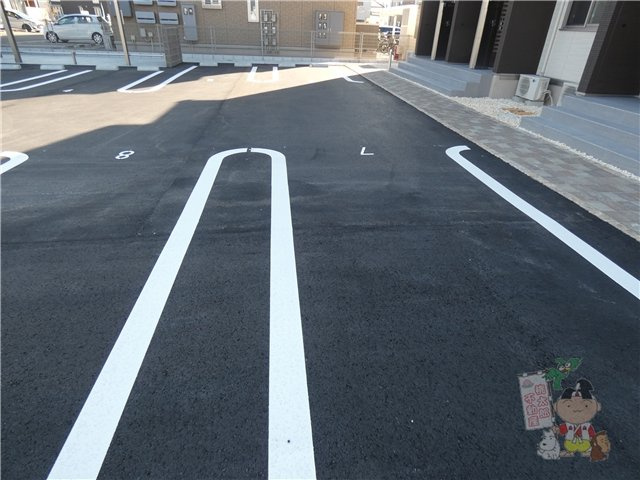 ナイス二番館の駐車場