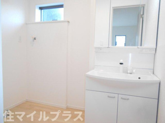 【独立洗面台】 | 郡山市富田町大徳南新築一戸建て8棟 | 独立洗面台、小物を置くことができて便利です