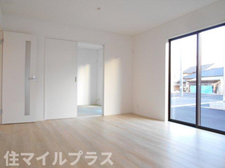 【居間・リビング】 | 郡山市富田町大徳南新築一戸建て8棟 | ゆったり過ごせるリビングです