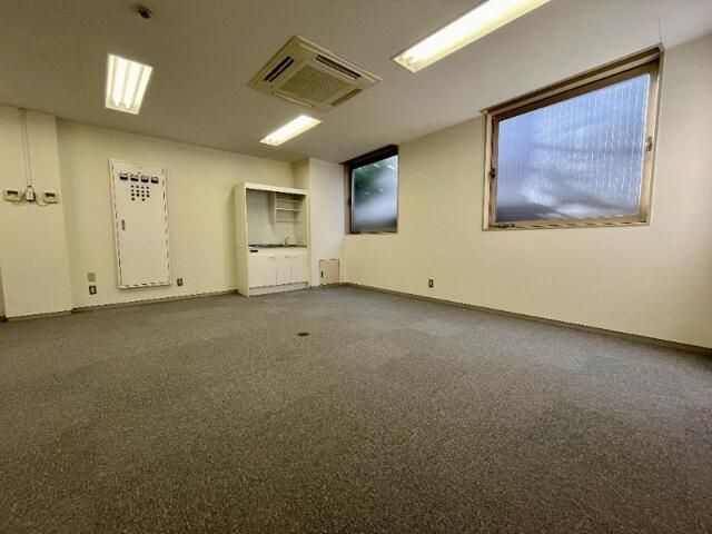 アーバンパーク代官山Ⅱの居間・リビング|事務所