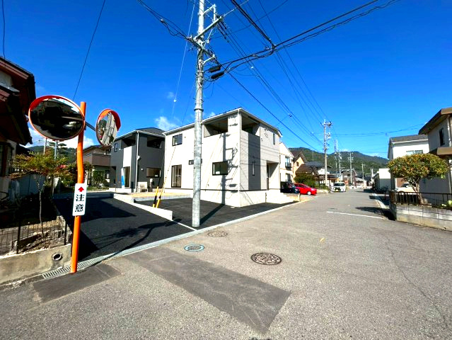 新築戸建　長野市宮沖の前面道路含む現地写真