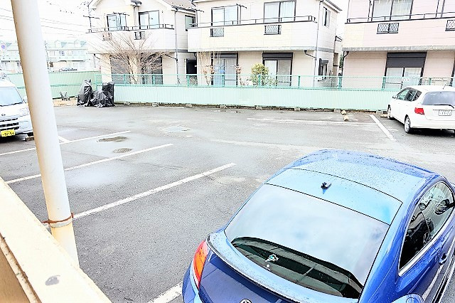 クールドゥソレーユ福生の駐車場