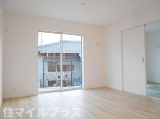 【居間・リビング】 | 郡山市富田町大徳南新築一戸建て8棟 | こちらの居間で趣味の時間をお楽しみください