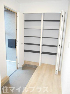 【玄関】 | 郡山市富田町大徳南新築一戸建て8棟 | 落ち着いた玄関です