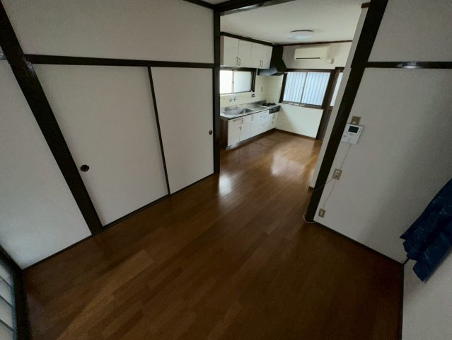 岩屋北町1丁目貸戸建の居間・リビング