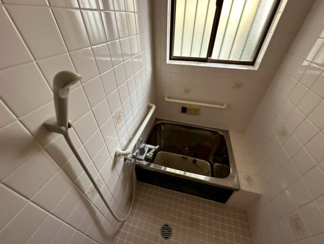 岩屋北町1丁目貸戸建の浴室