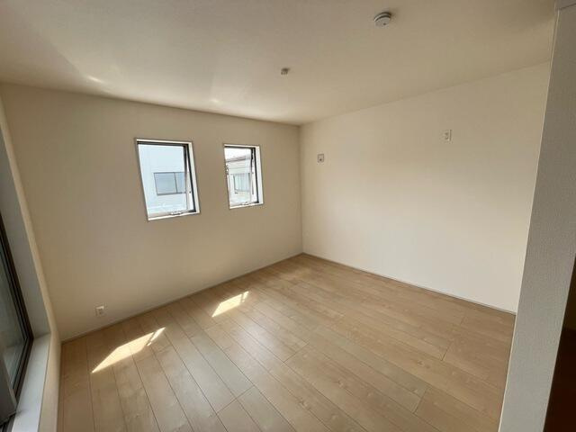 リーブルガーデン第１下野石橋　新築一戸建ての洋室