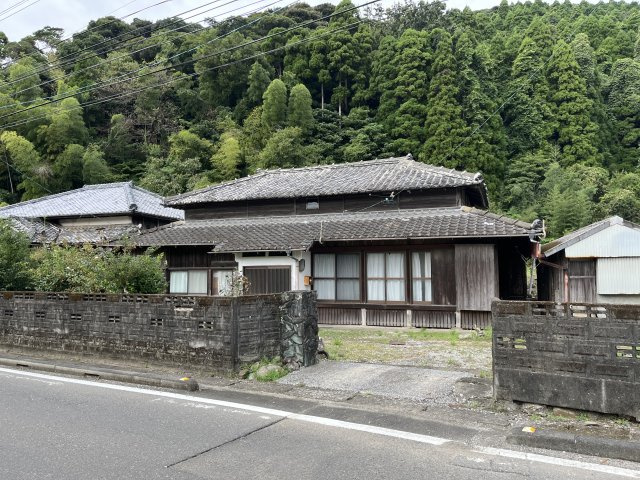串間市大字都井　築約100年の古民家の外観|都井小学校のすぐ近く　国道448号沿いにあります