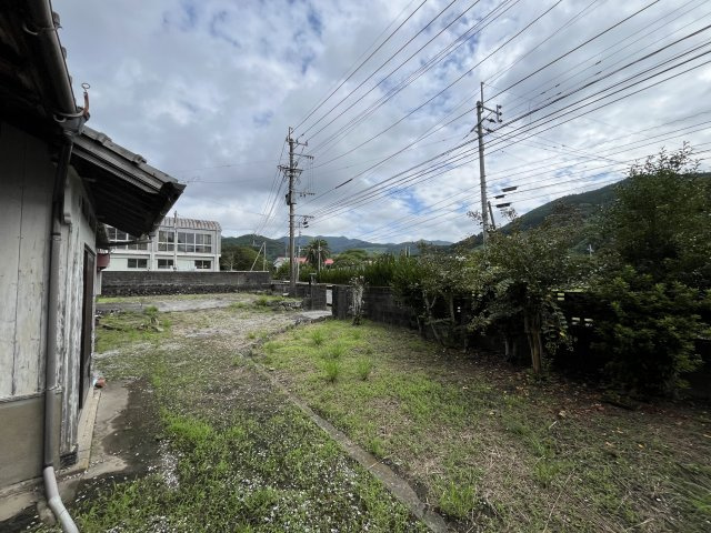 串間市大字都井　築約100年の古民家の庭