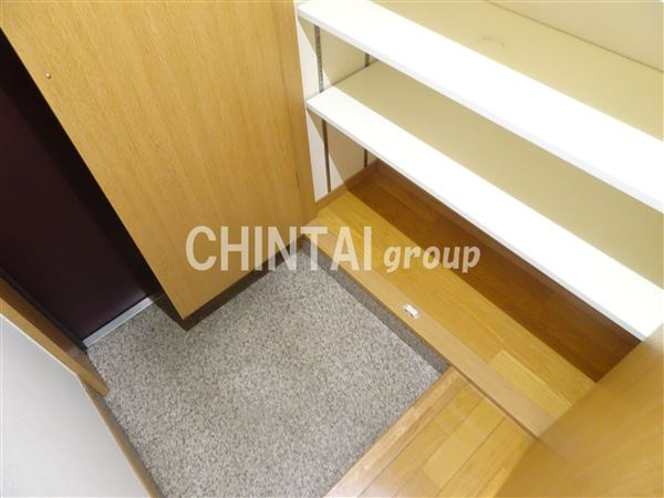 アドニス北沢の玄関