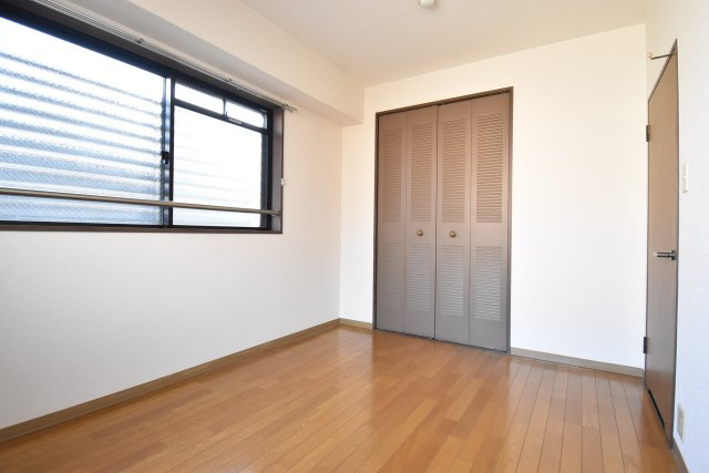 フレアコート野口の洋室