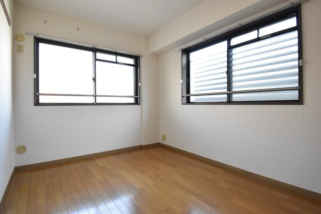 フレアコート野口の洋室