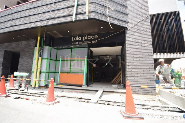 ララプレイス大阪福島ミラのエントランス