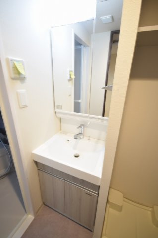 ララプレイス大阪福島ミラの洗面所